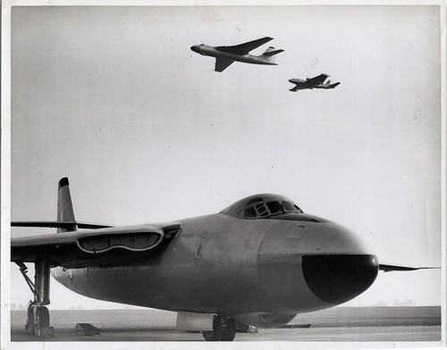 Vickers valiant canberra large - canberra,