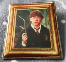 HARRY POTTER OFFICIAL MEMORABILIA  - RON WEASLEY PORTRAIT PIN BADGE