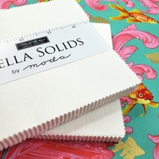 Moda Bella Solids charm pack Off-white #9900-200 cotton squares for patchwork