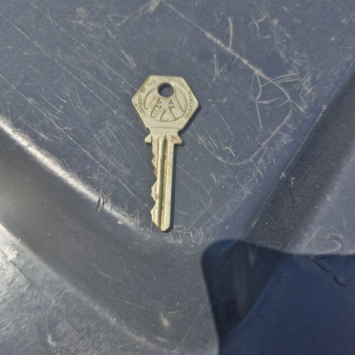 Yale 1319732 vintage aa - ,