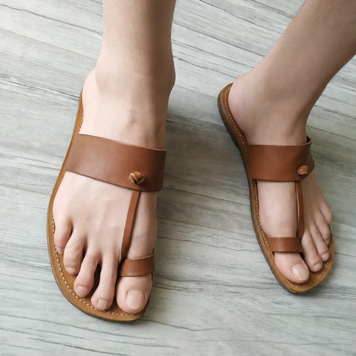 Tan leather toe loop - , sandals
