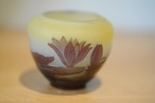 Galle cameo Glass vase  7 cm water lillies