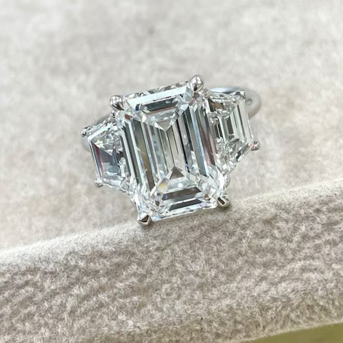 Diamond ring engagement - ring, gold