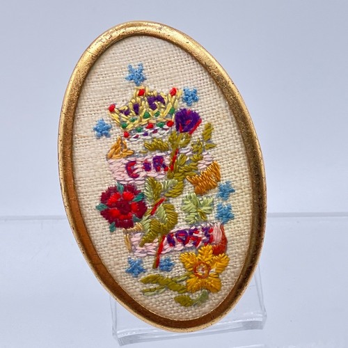 1953 brooch hand embroidered