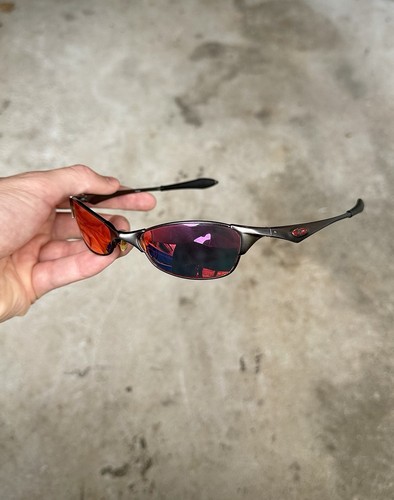 Oakley wiretap pewter red - oakley,