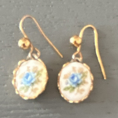 Gold tone hook dangle drop - gold,