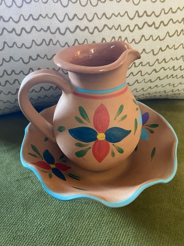 Terracotta pitcher and - terracotta, ruffled