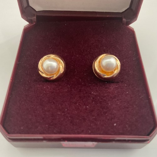 Samuel gold and pearl stud - h,