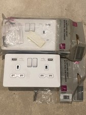 2 Screwless Knightsbridge 2G DP double socket, dual USB, matt white metal