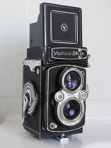 Yashica tlr camera - 24,