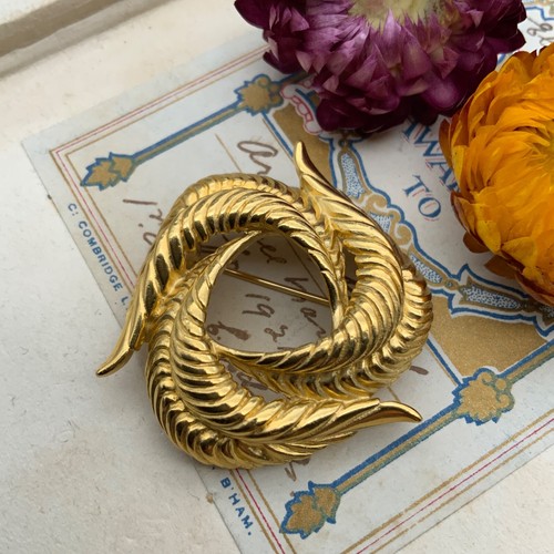 Vintage large trifari - trifari,