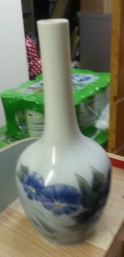 Damaged royal copenhagen 19cm - damaged,