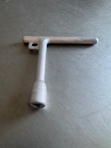 Universal wheelie bin key - wheelie,