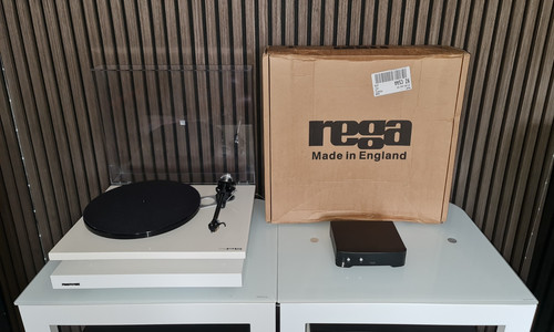 Rega rp6 turntable gloss white - turntable,