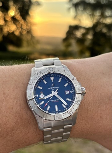 Breitling avenger red - red, arrows