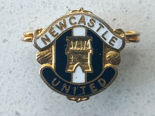 Vintage newcastle united pin - newcastle,