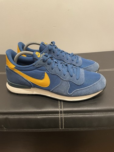 Rare nike internationalist - v,