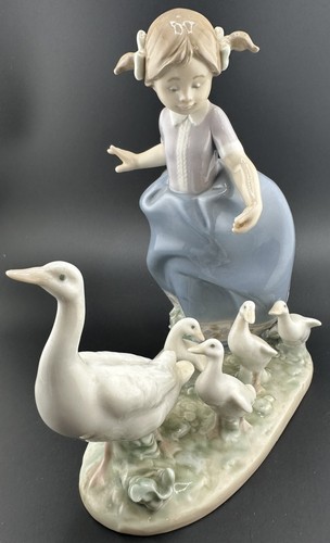Lladro figurine hurry - figurine, now"