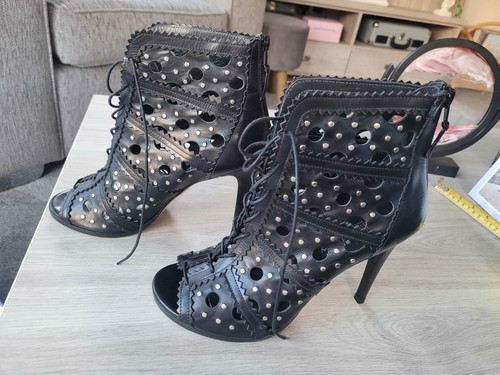 Russell bromley stuart - russell,