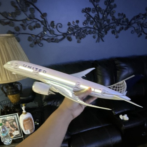 United airlines boeing 787 - united,