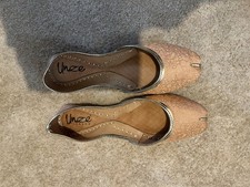 Unze Peach Khussa Flat Shoes
