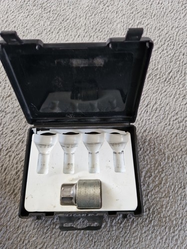 Locking wheel nut key - locking,