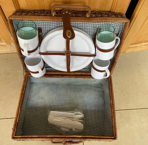 Vintage wicker picnic - wicker, basket