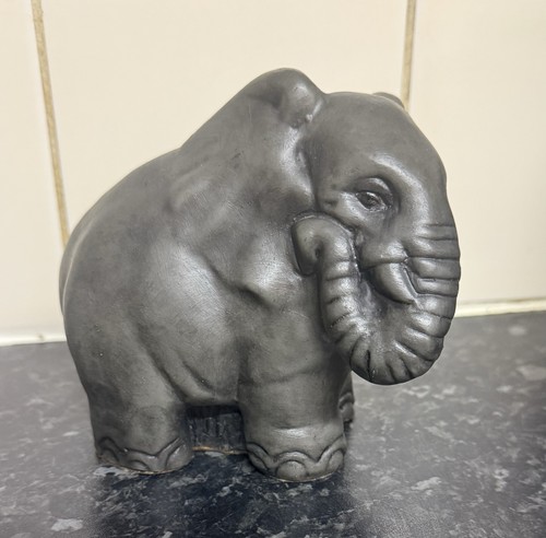 Elephant figurine very heavy - figurine…very,