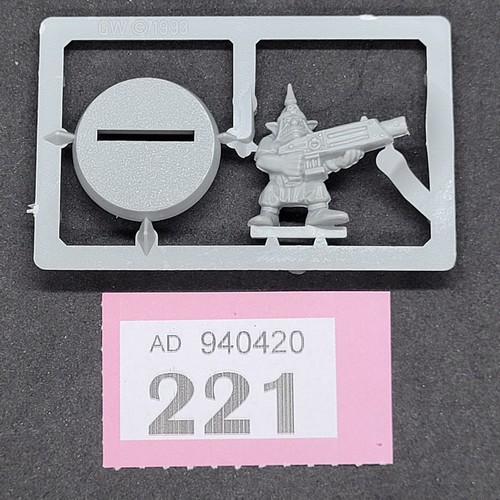 Gretchin sprue plastic - gretchin, on