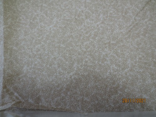 Yds x44 beige flowers - 7",