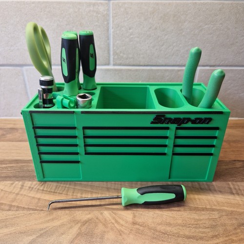 Snap style toolbox desk - on,