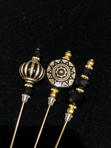 Black and gold hat - , pins/lapel