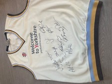 XL Yorkshire Cricket Signed Jumper circa 2013