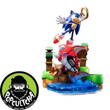 Sonic the Hedgehog - Sonic the Hedgehog vs Chopper 11” Diorama Statue "New"