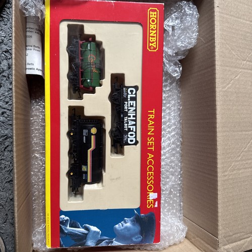 Hornby pack wagons unused - hornby, of