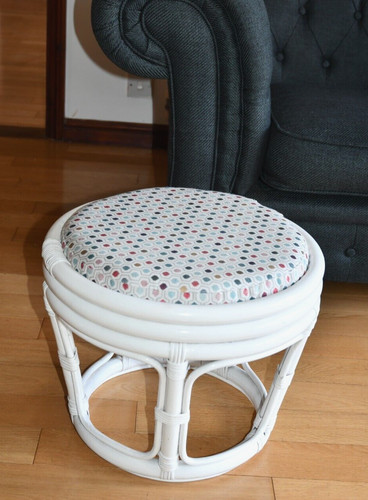 White wicker footstool - white,