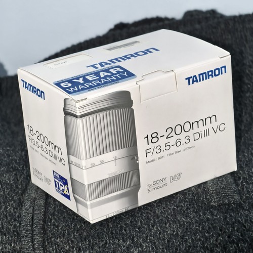 New tamron black b011 200mm - new,