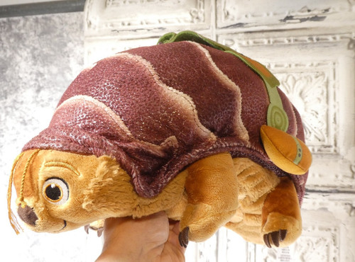 Disney store armadillo - store, tuk
