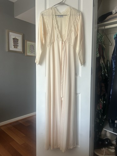 Vintage lily france ivory - france,
