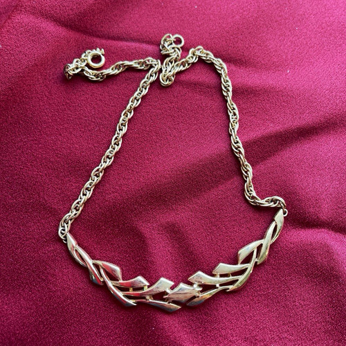 Trifari signed gold - tone, rope