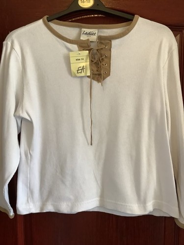 Stunning round neck white - round,