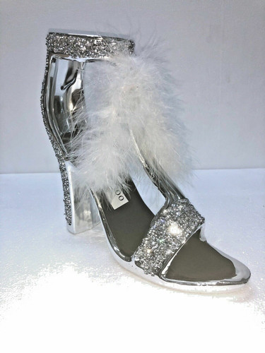 Crushed diamond shoe ornament - crushed,