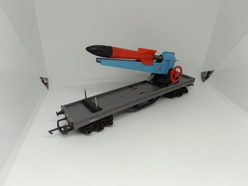 Triang r216 rocket launching - triang,