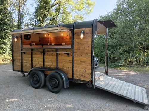Horse box mobile bar - /,