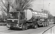 B/W PHOTO: CLEANING SERVICE GROUP LEYLAND DAF 75 ARTIC WASTE TANKER (5.5x3.5)
