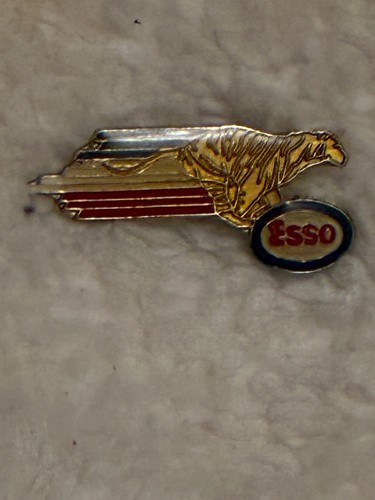 Esso tiger pin badge - esso,