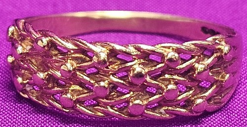 9ct yellow gold - keeper, ring