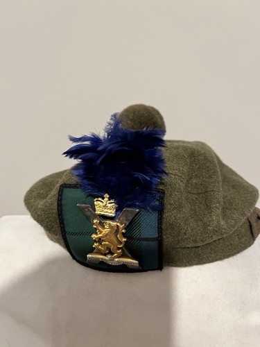 Tam shanter with badge - o,