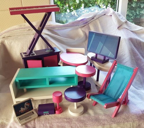 Quality wood dolls house - wood,