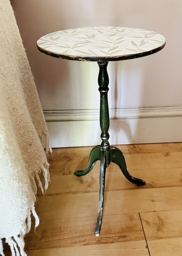 Small vintage round wooden - vintage,